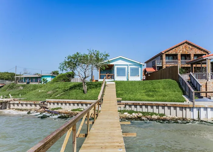 Castaways Retreat And Private Pier