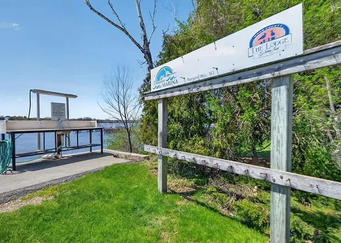 Sturgeon Bay Boat Condo W Marina Slip