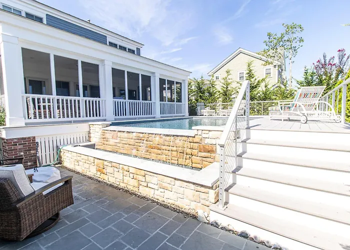 Saltwater Splendor 5 Bedroom Retreat With Pool