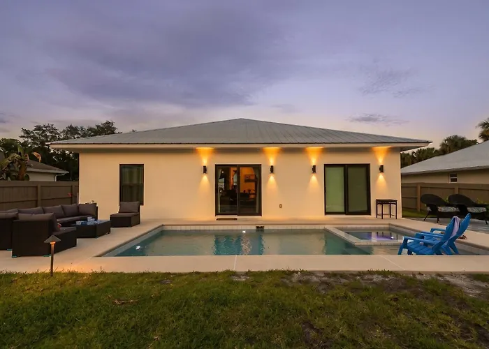 Spacious Home Private Pool Patio & Bbq