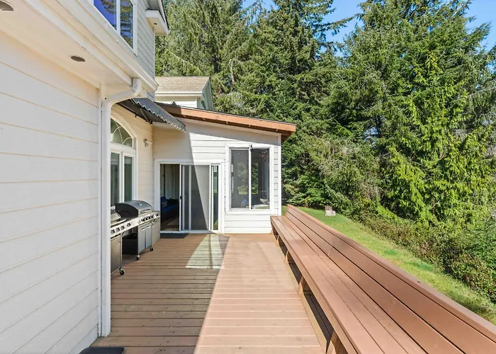 Ten Mile Lake Villa