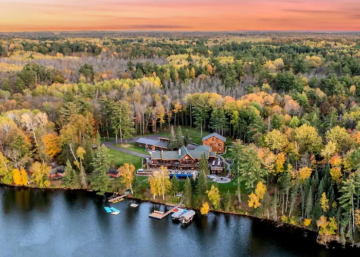 Guesthouse At Long Lake - Pool, Theatre, Hot Tubs