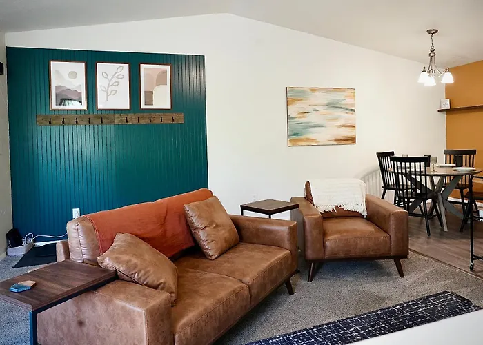Pet-Family-Friendly Duplex With Parking