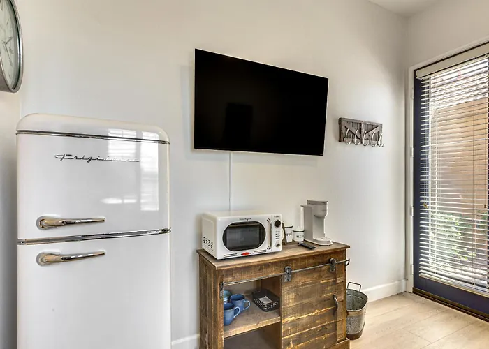 Steps To Empire Polo Club: Casita W/ Pool Access