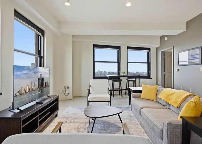 Sunlit 2Br Loft With In-Unit Laundry Downtown Detroit