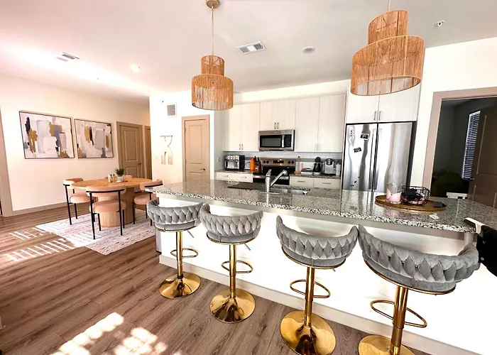 Spacious 2 Bed 2 Bath With Tons Of Amenities !
