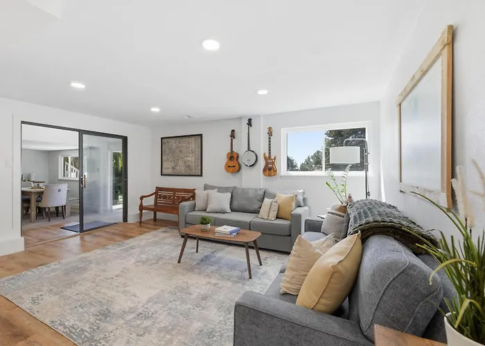 Near Red Rocks - Patio, Yard & Foothill Views