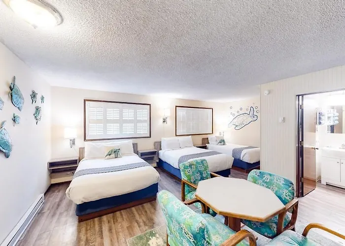 Retro-Chic Room Near Beach With Fast Wifi - Walk To Downtown Shops & Eateries