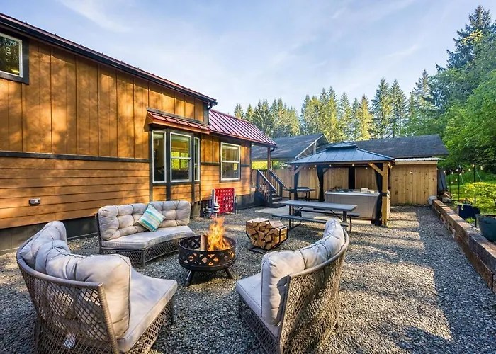 New Luxury Tiny Home With Covered Hot Tub And Fire Pit