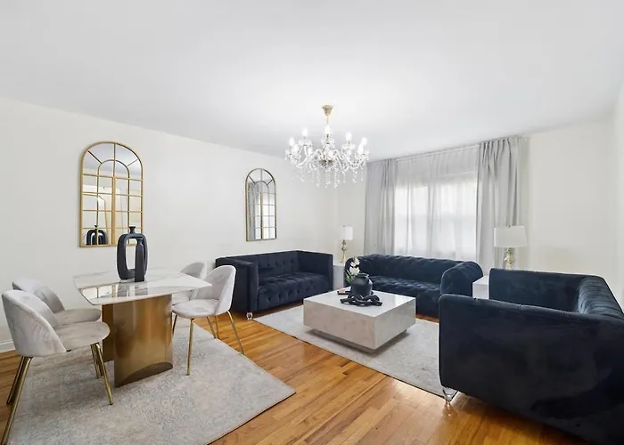 Elegant 2 Bedroom Apt With Free Parking On 2Nd Floor