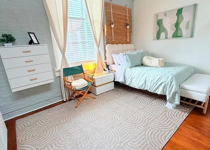 The Allman Loft, Walk To Food, Bars And Coffee