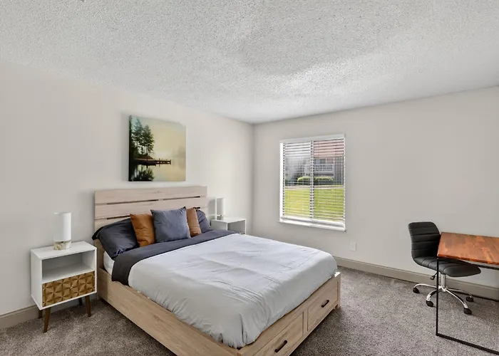 Modern 1-Bedroom Apartment In Lenexa