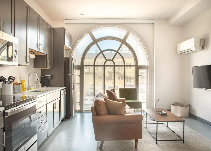 Deer District Studio Apt - One Block From Fiserv And Baird