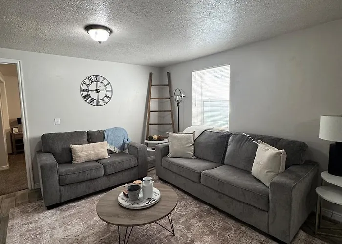 Cozy Apt In Downtown Logan
