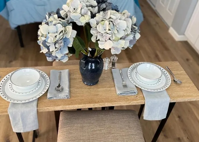 Stylish Studio In Oleander Close To Downtown