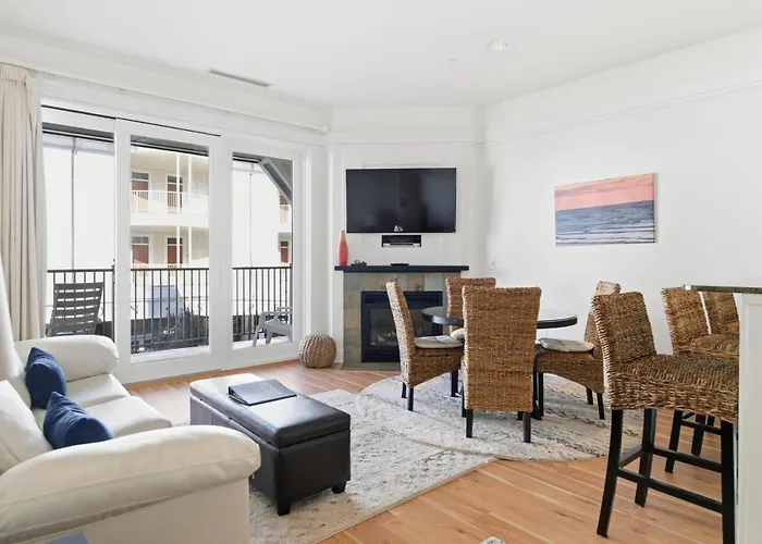 Charming Lodge Suite 261 In Bay Harbor With 1 Bedroom And Village View.