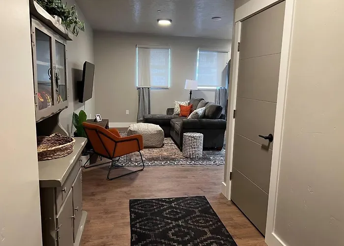 101 Spacious Two Bedroom Apartment In La Grande