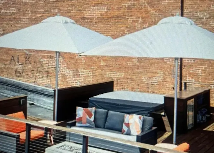 Stillwater Vibrant Vault Loft With Rooftop Hot Tub With River View On Main Street