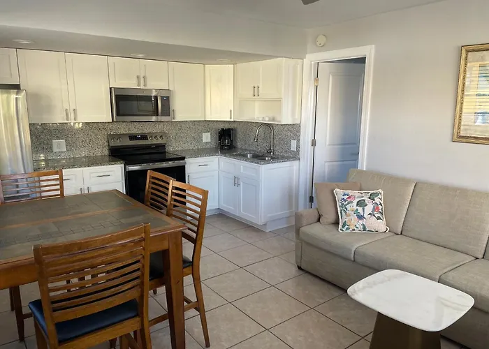 Beachside 1 Bedroom Condo-Motel