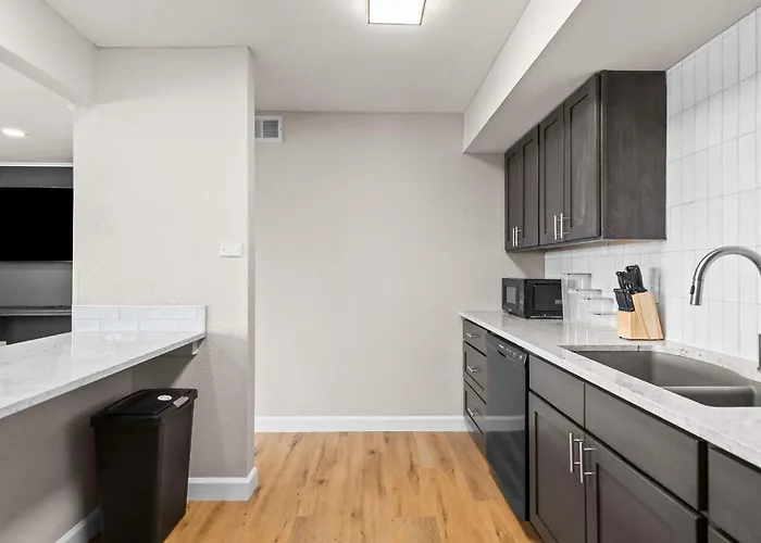 Newly Renovated Unit In Central Spfld #201