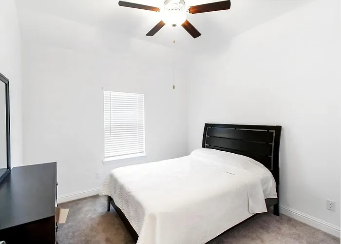 Upscale 5Br Katy Home With Space And Style!