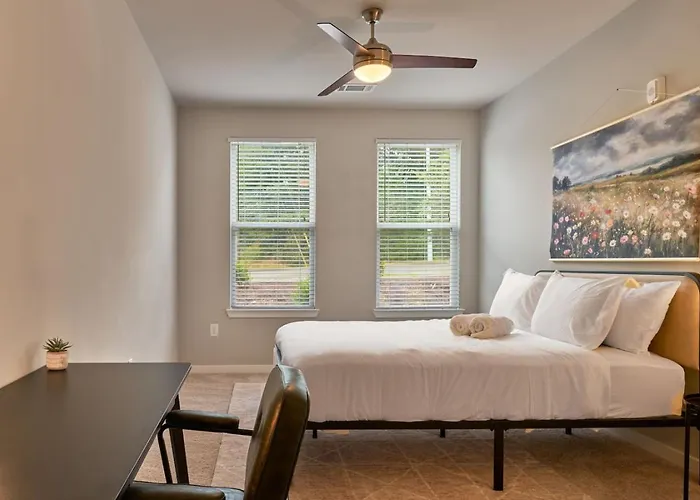 2Bd Haven Steps From Dt Clayton