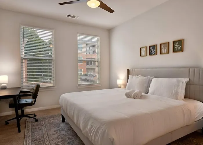 3Bd Sanctuary Stones Throw From Dt Clayton