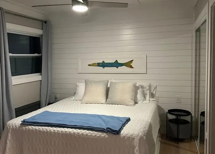 Tarpo Tide Grand Remodeled 3 Bedroom Waterfront View