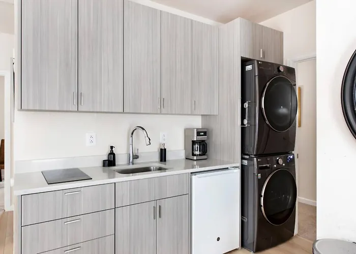 Hot Springs Getaway - Bright, Modern 2Br Townhouse