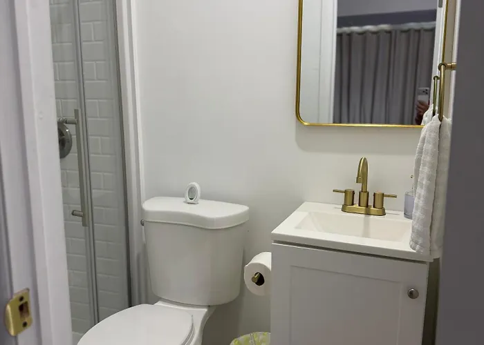 Private Minimalist Studio With Patio And Parking