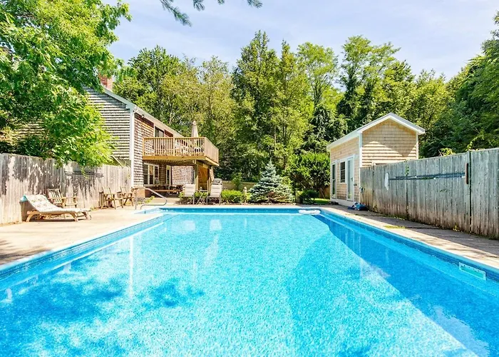 Private Pool Retreat Near Singing Beach With Fire Pit