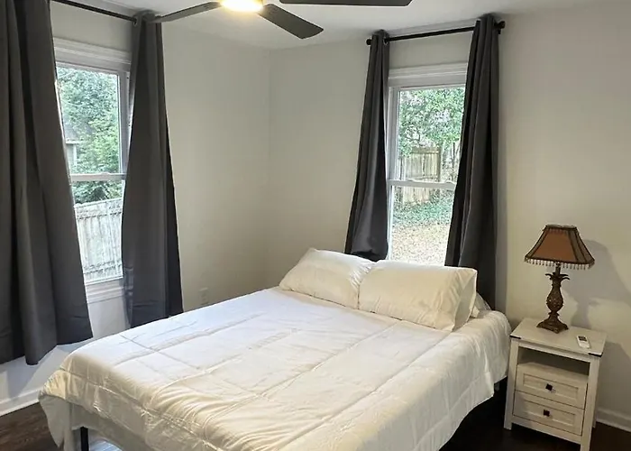 Pet Friendly 2B1B Apt Near Dt Marietta And Braves