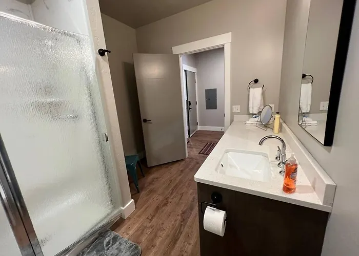 104- Spacious Studio Rental In La Grande