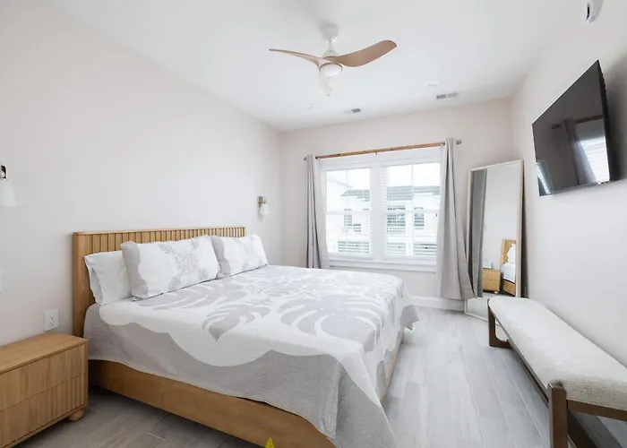 Brand New Luxury Build 2 Min Walk To Beach W Pool