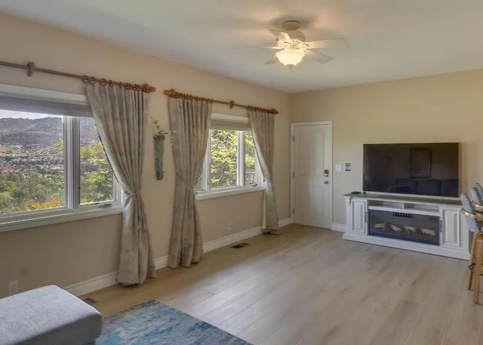Pets Welcome! Simi Valley Home W/ Mtn & City View
