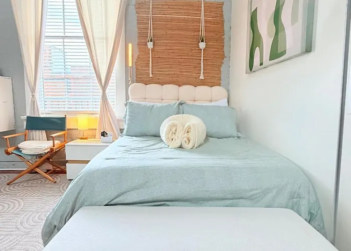 The Allman Loft, Walk To Food, Bars And Coffee