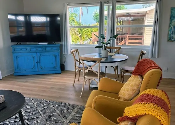 Tarpo Tide Grand Remodeled 3 Bedroom Waterfront View