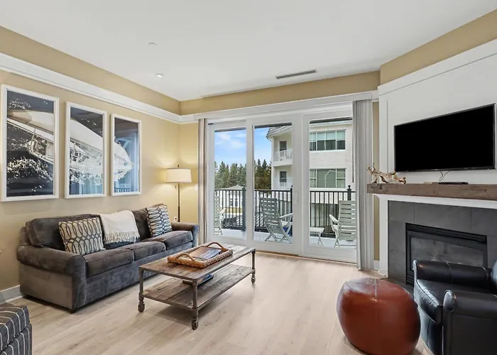 Charming Lodge Suite 257 In Bay Harbor, Mi—Ideal For A Cozy Getaway!