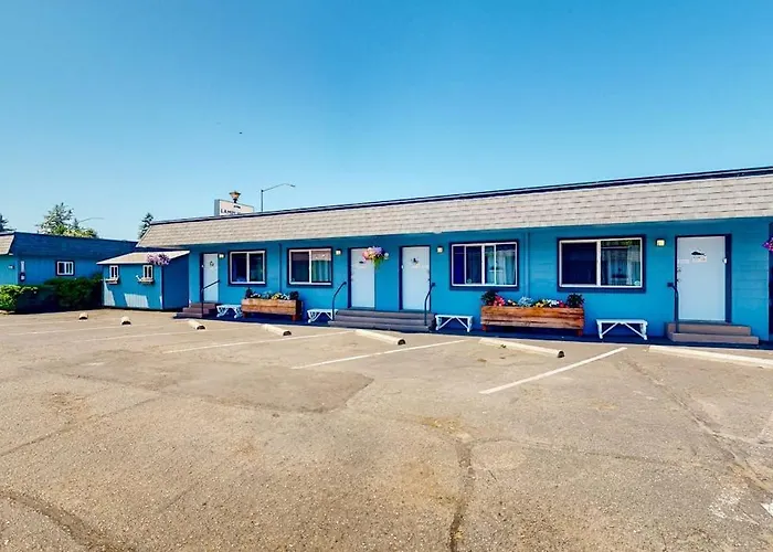 Retro-Chic Room Near Beach With Fast Wifi - Walk To Downtown Shops & Eateries