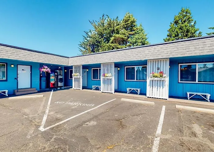 Retro-Chic Room Near Beach With Fast Wifi - Walk To Downtown Shops & Eateries
