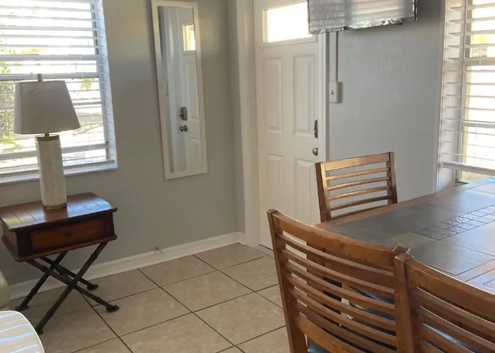 Beachside 1 Bedroom Condo-Motel