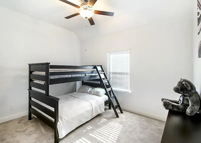 Upscale 5Br Katy Home With Space And Style!