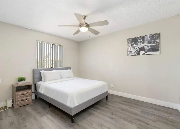 2Br Modern Baseline Stay Sleeps 4 Near Downtown