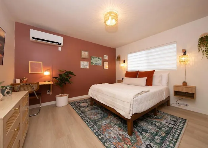 Sleeps 6 - Hot Tub - Fire Pit - Patio - Lax Sofi