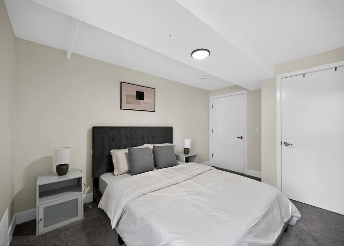 Sleek 2Br Apartment In Prime Location