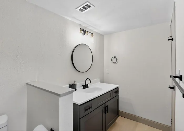 Comfortable 1-Bedroom With Cozy Living