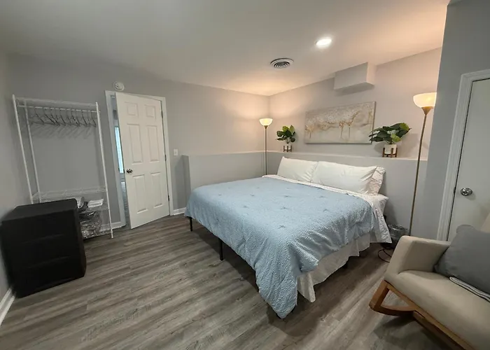 Cozy And Chic Burlington Retreat