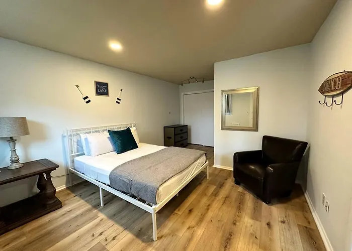 Great Lakes Resort - Jr Suite - Suite 9