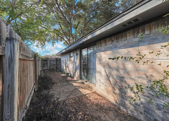 Cozy & Walkable Avocet Ave Condo - Prime Location