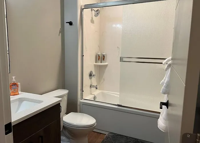 101 Spacious Two Bedroom Apartment In La Grande